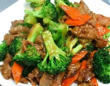 Stir‑fried beef with fresh broccoli and red pepper at Zheng's Chinese Kitchen，a Chinese Restaurant in Goodyear